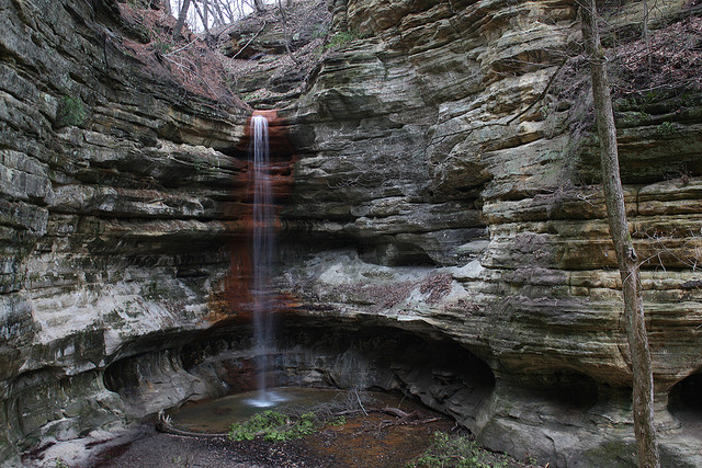 starved rock waterfall